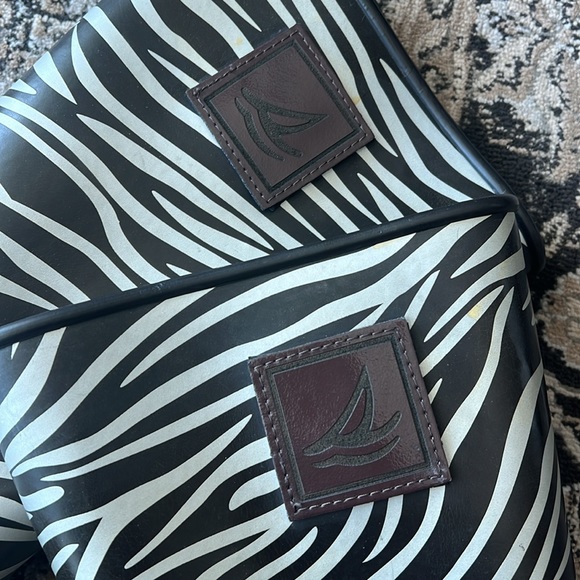 Sperry size 9 waterproof rubber boot in silver and brown zebra pattern - Picture 2 of 7